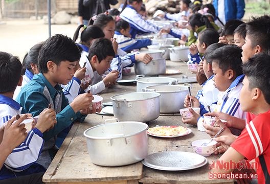 Nghệ An: Hơn 100 tỷ đồng tiền hỗ trợ chưa đến được với hàng nghìn học sinh
