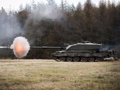 Bị xếp hạng thứ ba, Anh vội nâng cấp tăng Challenger 2