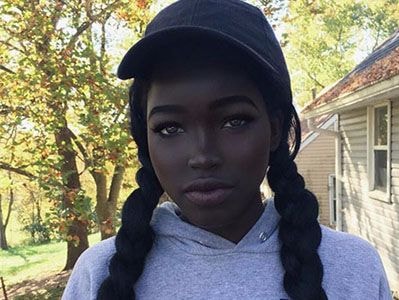 Nhan sắc đẹp lạ của cô gái có làn da đen ấn tượng