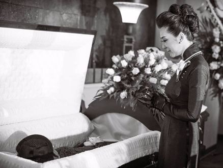 MC Kỳ Duyên mỉm cười tiễn biệt mẹ