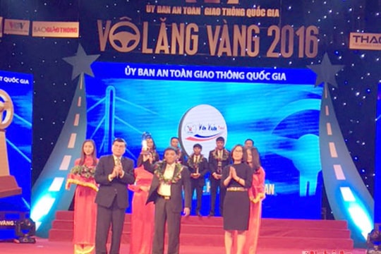 Taxi Vạn Xuân lần thứ 2 liên tiếp đạt 'Vô lăng vàng', giảm 10% cước