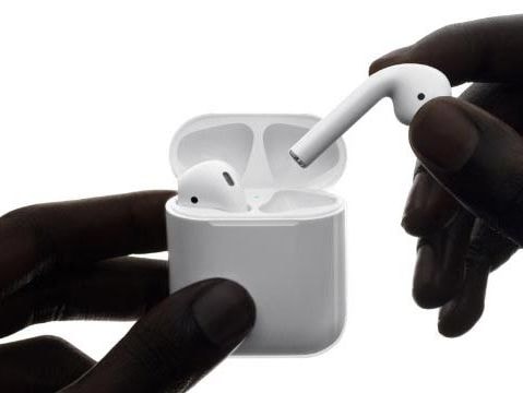 Tai nghe không dây của Apple dính lỗi pin khi vừa phát hành
