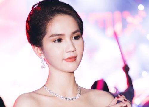Ngọc Trinh khoe kim cương do tỷ phú Hoàng Kiều mới tặng