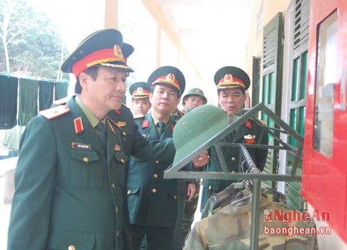 Quân khu 4: 150 cán bộ tập huấn về điều lệnh quản lý bộ đội