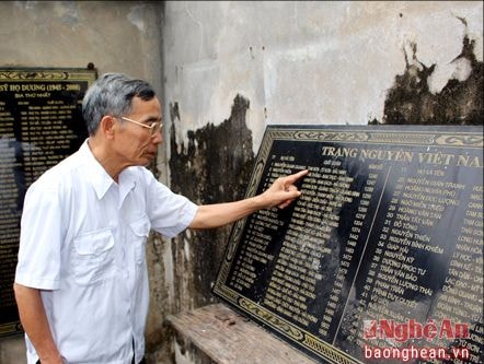 Ông lão về hưu say mê viết 'sử làng'