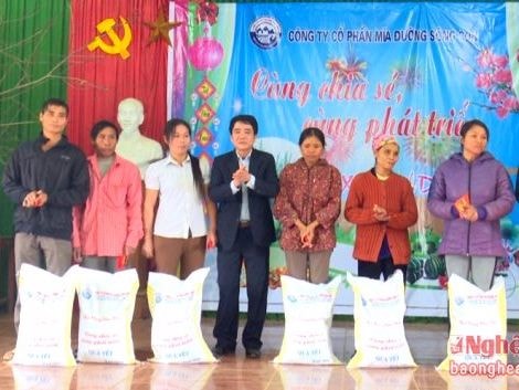 Công ty Mía đường Sông Con tặng 300 suất quà cho gia đình khó khăn