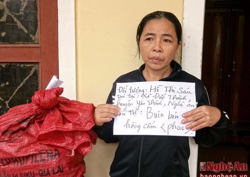 Bắt quả tang hai nông dân buôn bán, tàng trữ pháo nổ