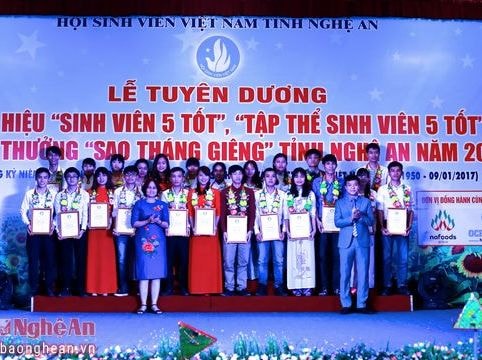 73 sinh viên được vinh danh 'Sinh viên 5 tốt' và giải thưởng 'Sao tháng Giêng'