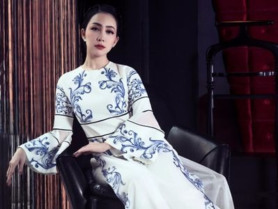 'Chim công làng múa' Linh Nga kín như bưng vẫn đẹp kiêu sa