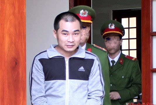 Bắt quả tang đối tượng giấu ma tuý trong vỏ bim bim ở bãi rác