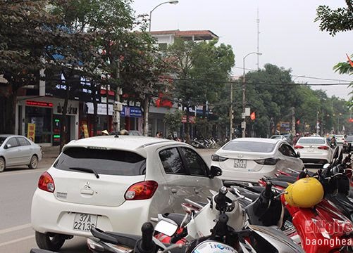 Người dân nói gì về đề xuất cấm đỗ xe trên đường Nguyễn Thị Minh Khai?