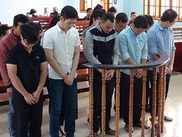 Chuyên viên phòng Nội vụ cầm đầu đường dây làm bằng giả