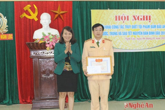 Nghi Lộc thưởng nóng chuyên án bắt 138 kg pháo