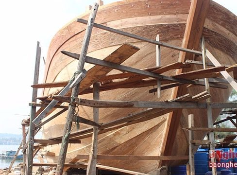 Nghề đóng tàu 'khủng' ở Hoàng Mai