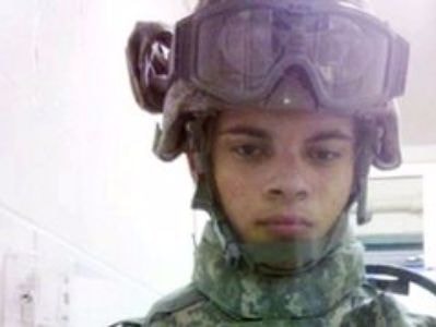 Kẻ tấn công sân bay Mỹ từng được trả súng sau khi kiểm tra tâm thần