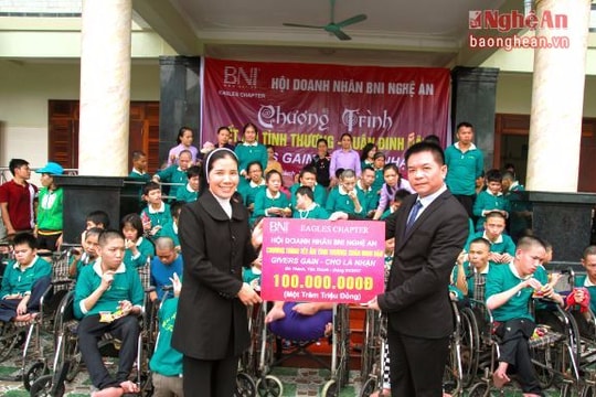 Hội doanh nhân BNI Nghệ An trao quà trị giá 100 triệu đồng tại Yên Thành