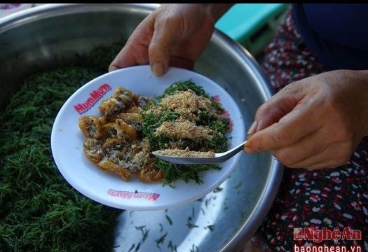 Bữa sáng 10.000 đồng với đặc sản bánh khoái chợ Ngò