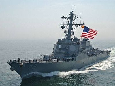 Khu trục hạm Mỹ bắn cảnh cáo tàu tấn công nhanh Iran