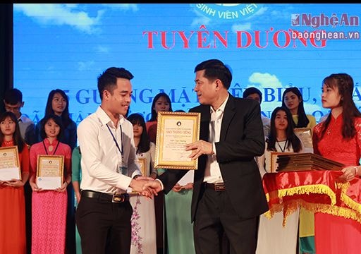 Đại học Vinh: Khen thưởng 152 sinh viên tiêu biểu, xuất sắc