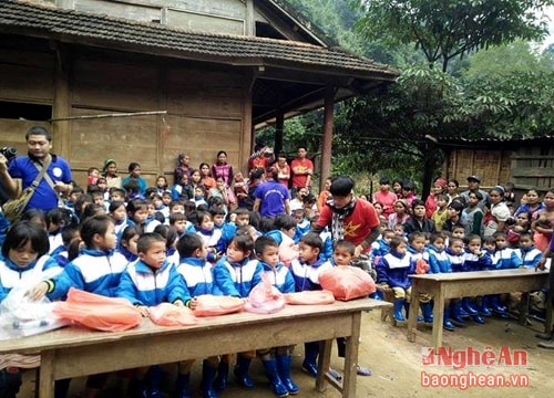 Mang Đông ấm đến bản Ca Da