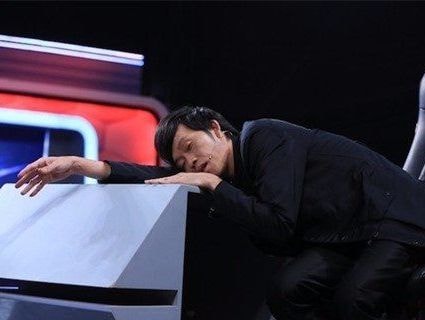 Xót xa cuộc sống sau cánh gà của Hoài Linh