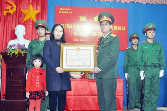 Truy tặng Huân chương Bảo vệ Tổ quốc và bằng 'Tổ quốc ghi công' cho liệt sỹ Cao Xuân Tú