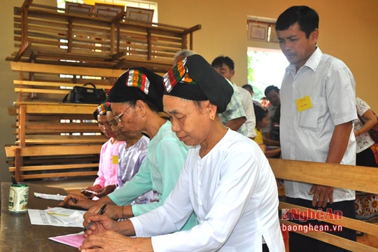 Xóa nhà tạm bợ cho 450 hộ người cao tuổi