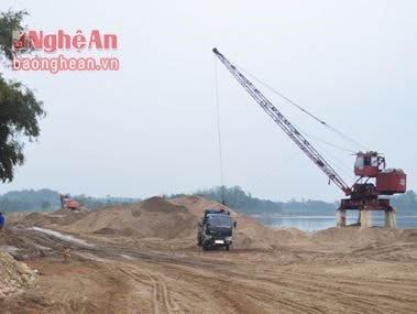 Chủ tịch xã có doanh nghiệp bất chấp lệnh đình chỉ từng bị UBND huyện phê bình