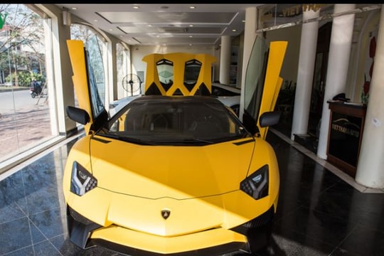 'Đập hộp' Lamborghini Aventador SV Roadster tại Việt Nam