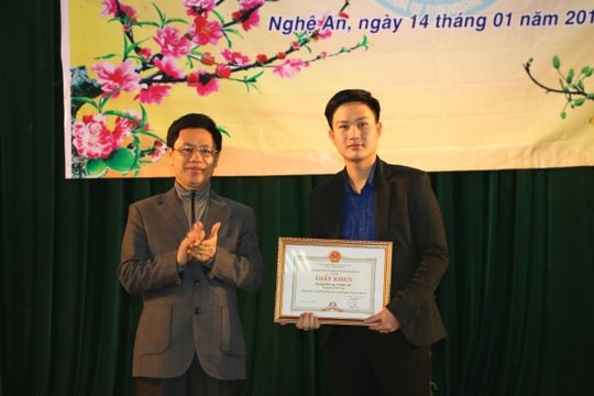 Giao lưu hữu nghị với sinh viên và tình nguyện viên quốc tế