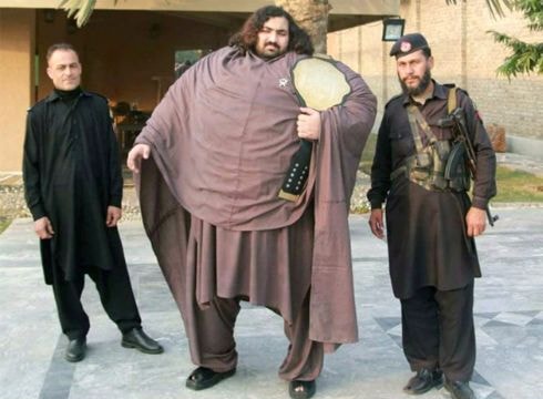 Chế độ ăn 10.000 calo của chàng trai khỏe nhất Pakistan