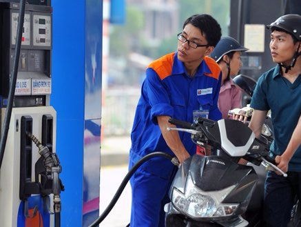 1 lít xăng sẽ gánh 8.000 thuế môi trường