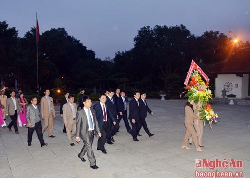 Nguyên Chủ tịch nước Trương Tấn Sang dâng hương tại các khu di tích