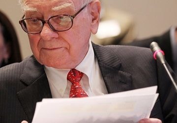 Tỷ phú Warren Buffett làm gì ngoài giờ làm việc?