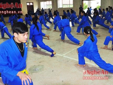 100 môn sinh Việt võ đạo Nghệ An lên đai sơ đẳng