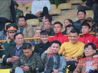 Xin đừng vô cảm với mồ hôi, nước mắt của người khác!