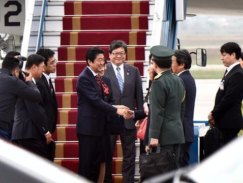 Thủ tướng Nhật Bản Shinzo Abe đến Hà Nội