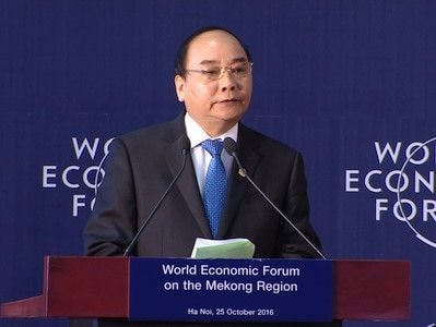 Thủ tướng Nguyễn Xuân Phúc lên đường dự Hội nghị thường niên WEF