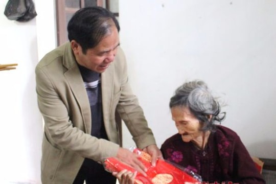 Quỳnh Lưu: Chúc thọ các cụ trên 100 tuổi