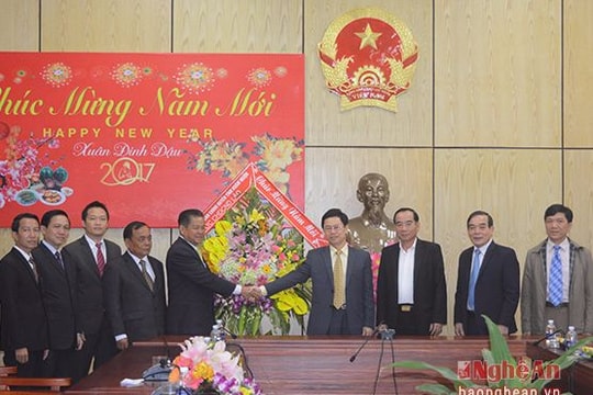 Tỉnh Khăm Muộn (Lào) chúc Tết tỉnh Nghệ An