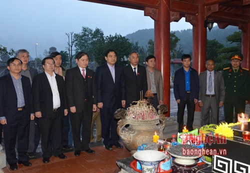 Đoàn giám sát Quốc hội và lãnh đạo tỉnh dâng hương tại Khu di tích lịch sử Quốc gia Truông Bồn