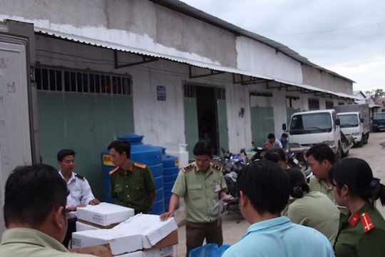 Gần 4 tấn thực phẩm nhập khẩu không hóa đơn trong kho đông lạnh