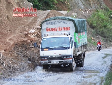 Chủ đầu tư thủy điện nghìn tỷ bỏ bê dự án đường tránh ngập Quốc lộ 7A