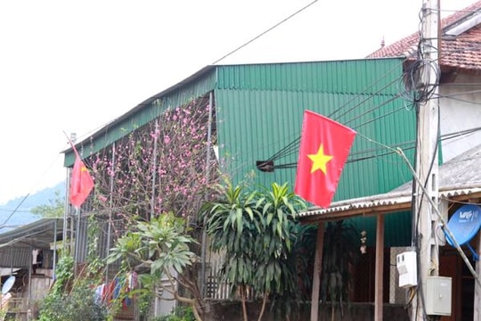 Tặng cờ Tổ quốc cho 60.000 hộ dân