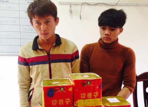 Bắt 2 đối tượng vận chuyển gần 16 kg pháo