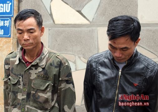 Bắt 2 con nghiện đi buôn ma túy đá