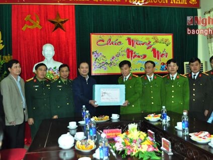 Ban Tuyên Giáo Tỉnh ủy tặng quà Tết tại Diễn Châu