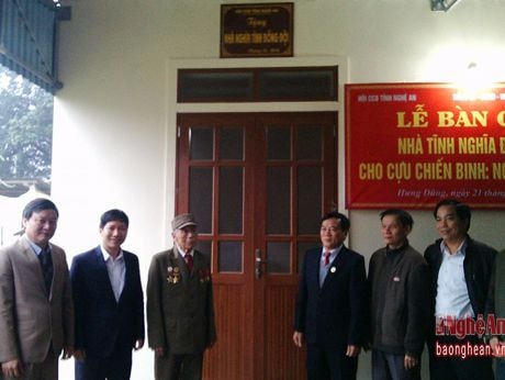 Hội Cựu chiến binh tỉnh Nghệ An bàn giao nhà nghĩa tình đồng đội