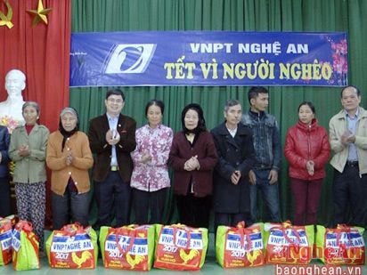 Quà Tết đến với người nghèo ngày 22/1