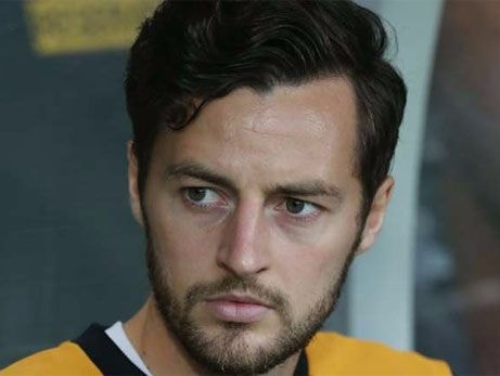 Cầu thủ bị nứt sọ đã tỉnh táo và nói chuyện